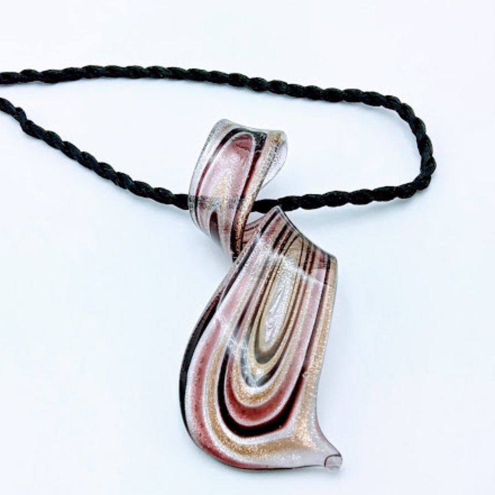 NEW*HANDCRAFTED* ART GLASS SWIRLED RIBBON PENDANT NECKLACE*LAMPWORK GLASS*